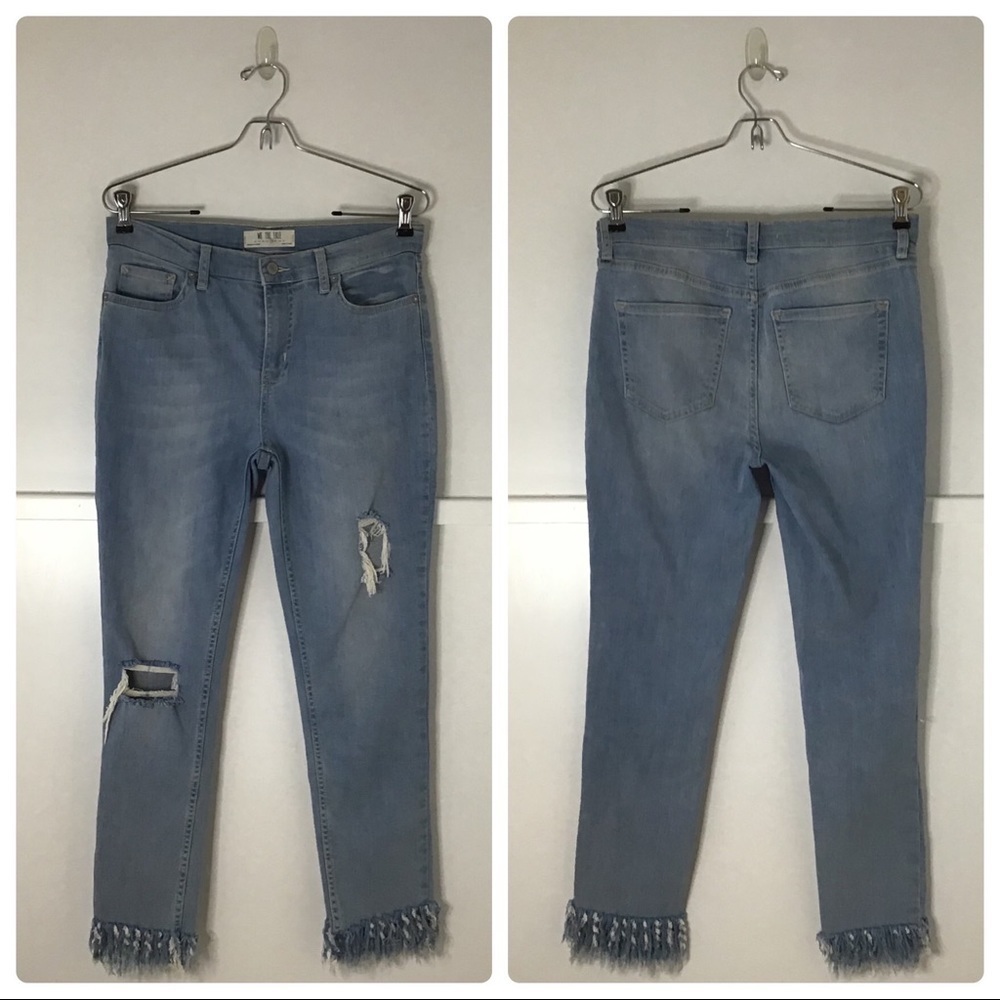 We the Free Light Wash High Rise Distressed Knees and Frayed Hem Skinny …